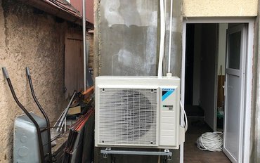 Venkovní jednotka Daikin.jpg